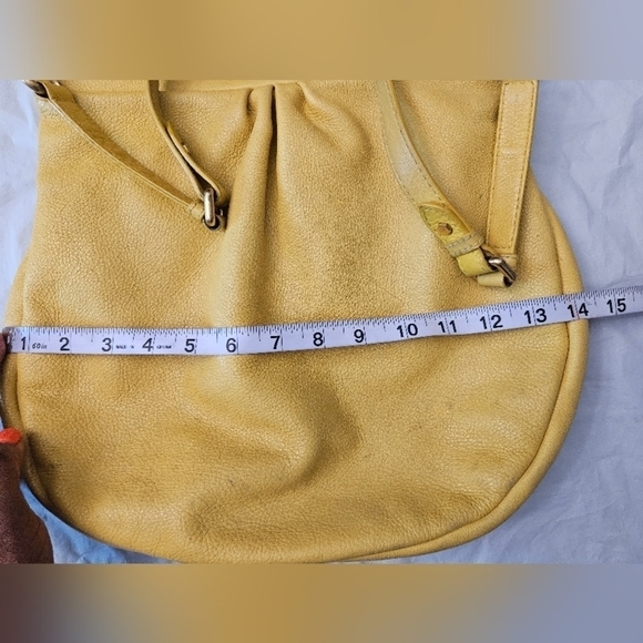 Marc by Marc Jacob Yellow Classic Hobo Leather Hand Bag. - Picture 16 of 17